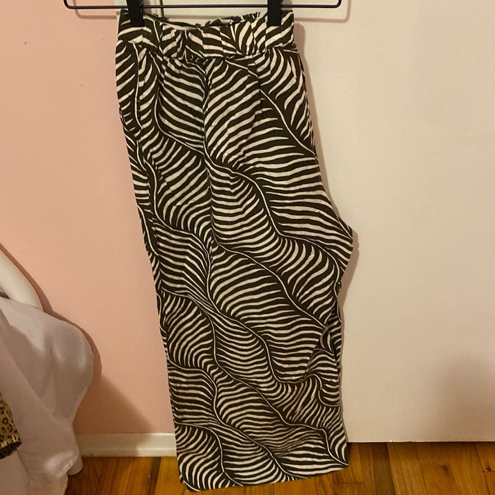 Anne Taylor size L off white with brown
